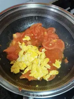 Make Tomato fried eggs step 6