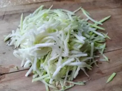 Make Fried egg buzz soup step 1