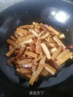 Make Celery fried dry step 4
