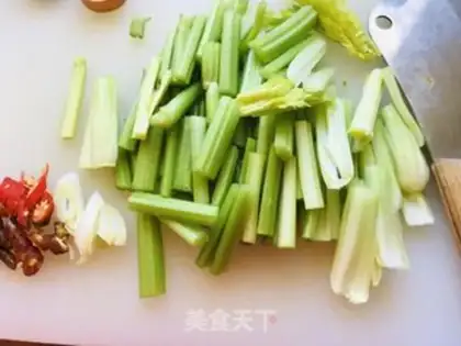 Make Celery fried eggs step 0