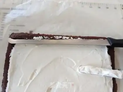 Make Christmas chocolate stake cake step 11