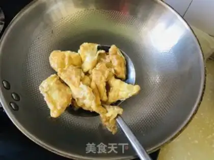 Make Celery fried eggs step 1