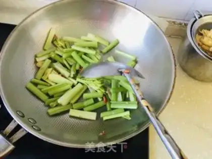 Make Celery fried eggs step 2