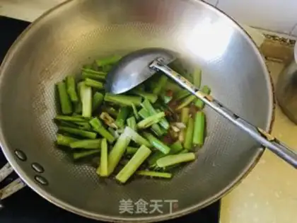 Make Celery fried eggs step 3