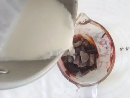 Make Christmas chocolate stake cake step 14
