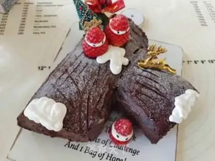 Make Christmas chocolate stake cake step 15