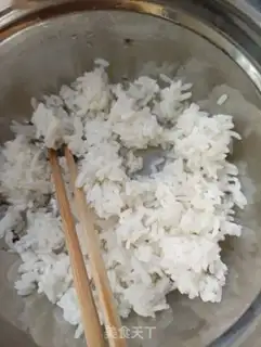 Make Five eggs of fried rice step 0