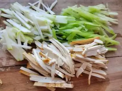 Make Blue bean fried meat step 1
