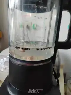 Make Black sesame peanut soy step 1