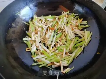 Make Blue bean fried meat step 4