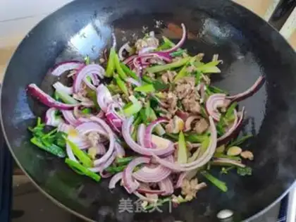Make Onion celery and roast beef step 6