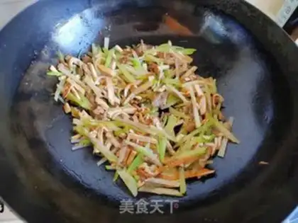 Make Blue bean fried meat step 5