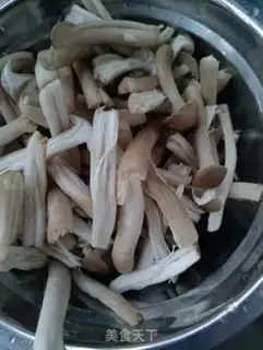 Make Scrambled eggs of deer mushrooms step 3