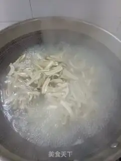 Make Scrambled eggs of deer mushrooms step 5
