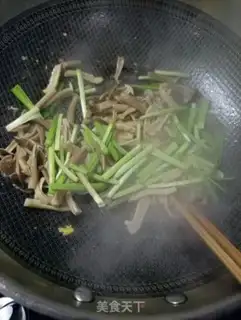Make Scrambled eggs of deer mushrooms step 13