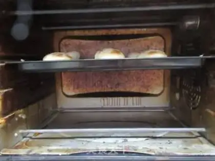 Make Squeeze and greasy bread step 13