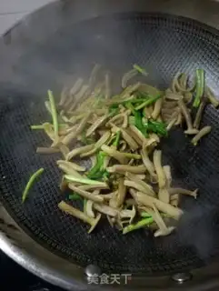 Make Scrambled eggs of deer mushrooms step 16