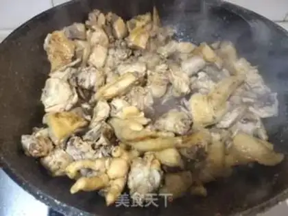 Make Fresh mushrooms, red chicken step 3