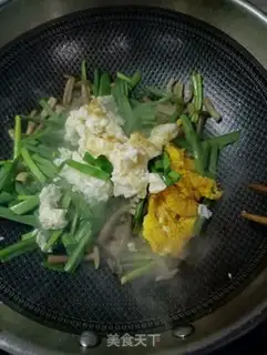 Make Scrambled eggs of deer mushrooms step 17