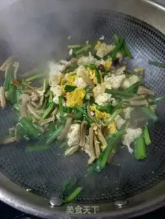 Make Scrambled eggs of deer mushrooms step 18