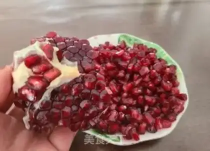 Make Pomegranate hot tea step 1
