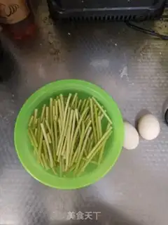 Make Garlic fried eggs step 0