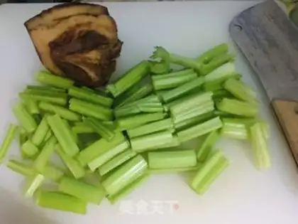Make Red roast sprouts of celery step 1