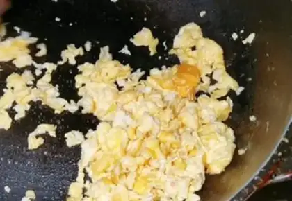 Make Garlic fried eggs step 2