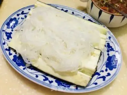 Make Garlic chili steamed eggplant fans step 3