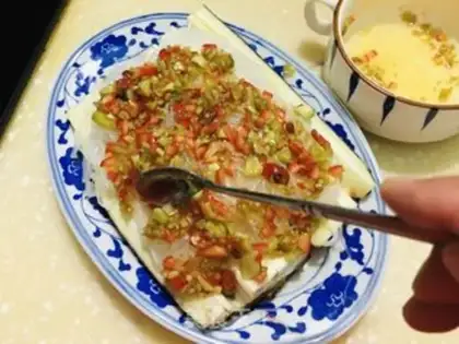 Make Garlic chili steamed eggplant fans step 4