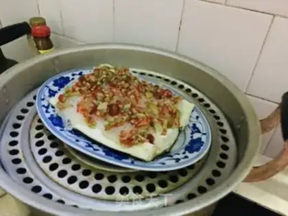 Make Garlic chili steamed eggplant fans step 5