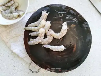 Make Tomato shrimp step 1