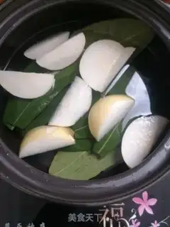 Make Pear leaf soup step 0