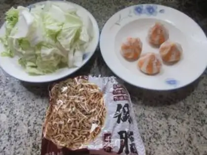 Make Fishseeds with cabbage noodles step 0