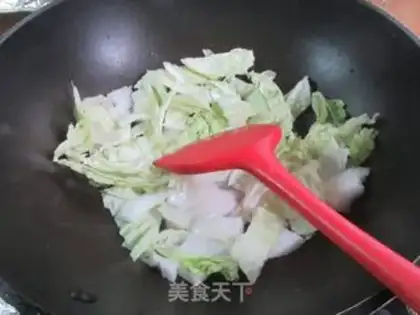 Make Fishseeds with cabbage noodles step 1