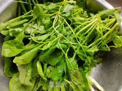 Make Garlic spinach step 0