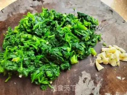 Make Garlic spinach step 2
