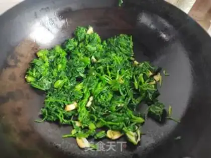 Make Garlic spinach step 4