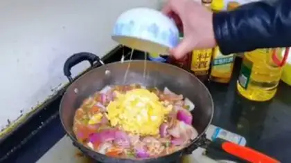 Make Onion egg noodles step 4