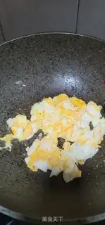 Make Homemade tomato fried eggs step 5