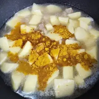Make Curry potato chicken step 5