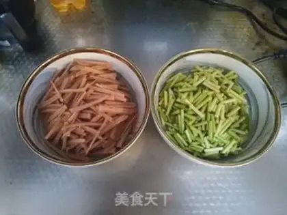 Make Garlic ham and sausage step 1