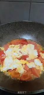 Make Homemade tomato fried eggs step 14