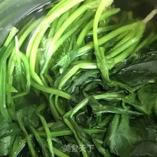 Make Spinach fried eggs step 2