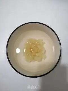 Make Silver ear walnut eye soup step 1