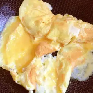 Make Spinach fried eggs step 5