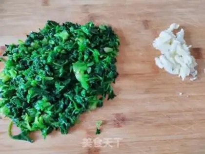 Make Spinach fried eggs step 2