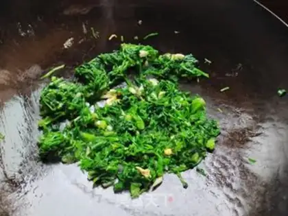 Make Spinach fried eggs step 6