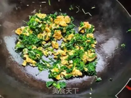 Make Spinach fried eggs step 7