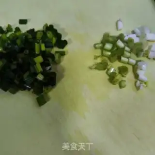 Make Tomato fried eggs step 1